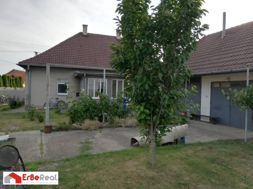 Predaj rodinného domu na pozemku s výmerou 973 m2 v obci Matúškovo